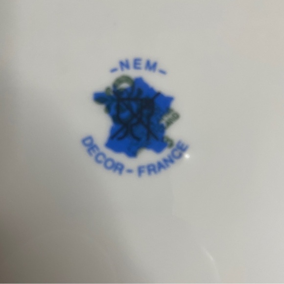 French Ceramique Decorative Plate NEM Plate “La Dentelliere” (The Lacemaker) 9" - Picture 6 of 9